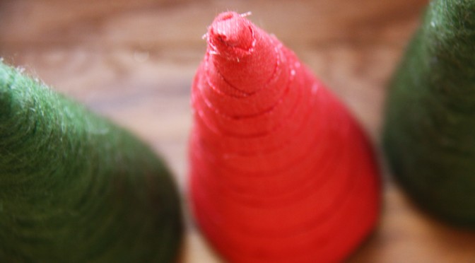 DIY Christmas Tree Cones | redleafstyle.com